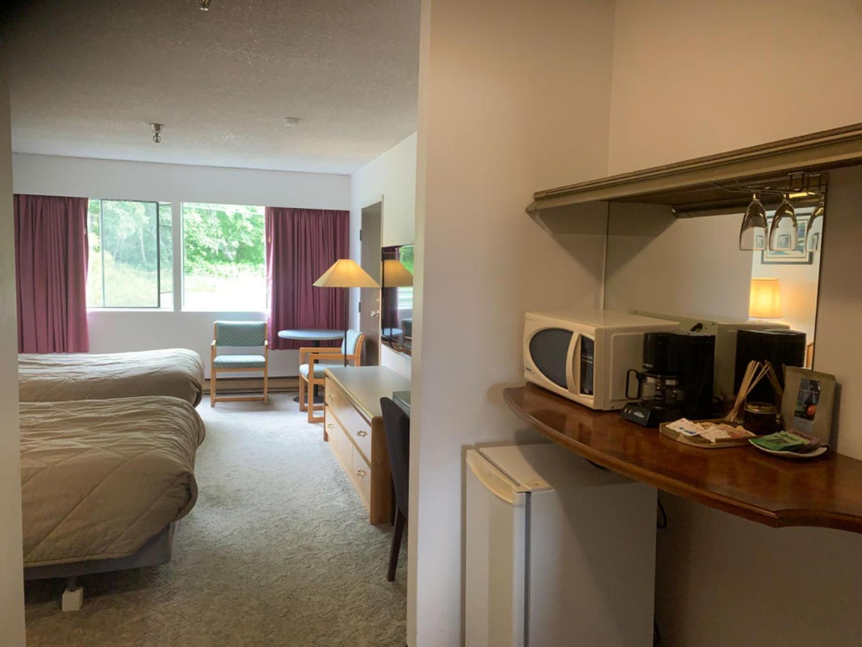 Providence Place Inn Port Hardy Eksteriør bilde