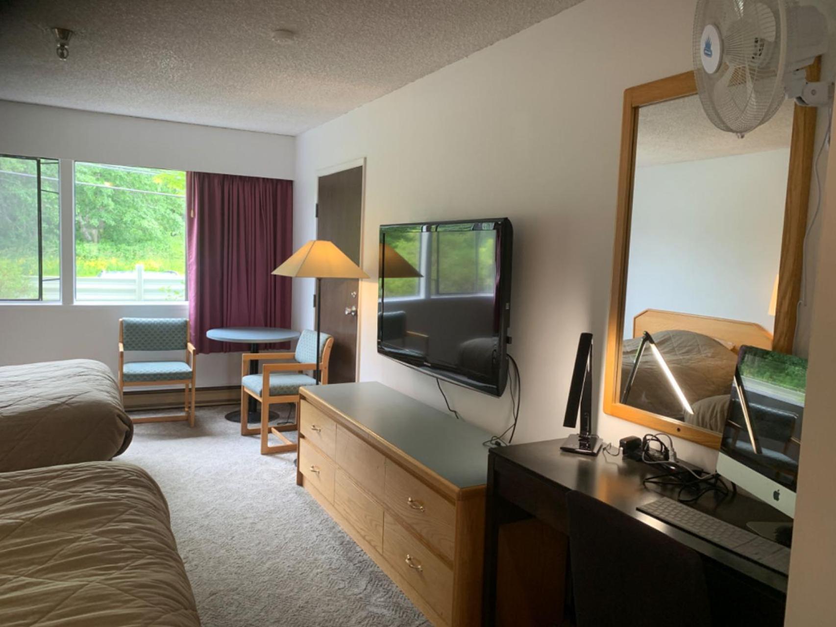 Providence Place Inn Port Hardy Eksteriør bilde