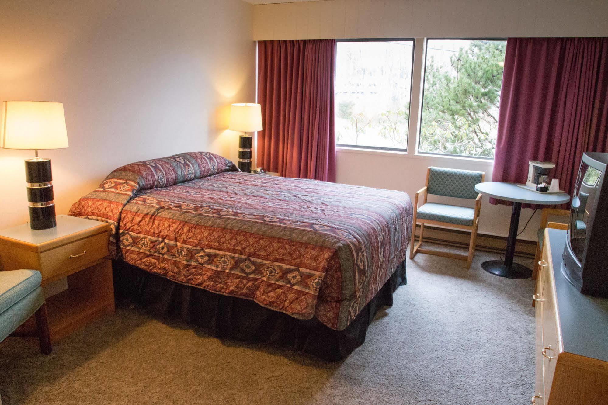 Providence Place Inn Port Hardy Eksteriør bilde