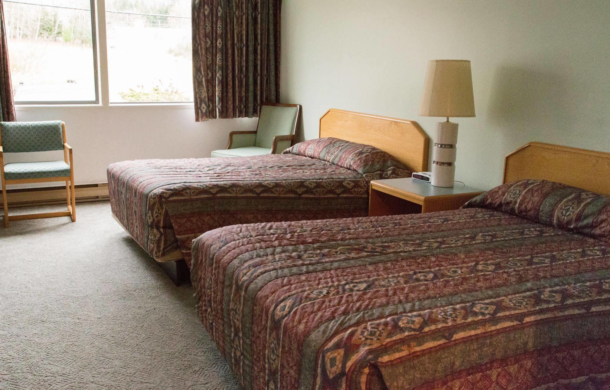 Providence Place Inn Port Hardy Eksteriør bilde