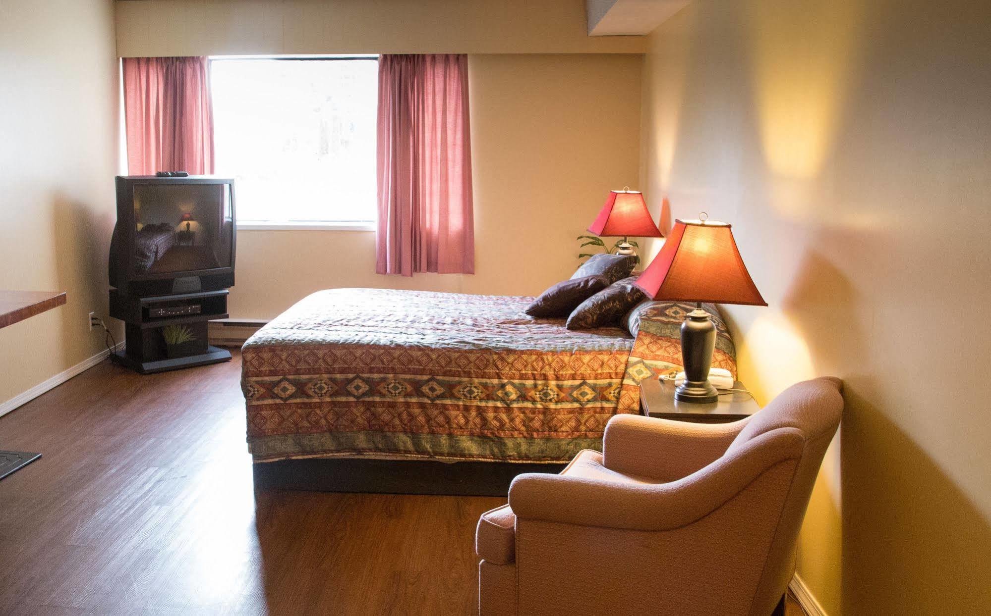 Providence Place Inn Port Hardy Eksteriør bilde