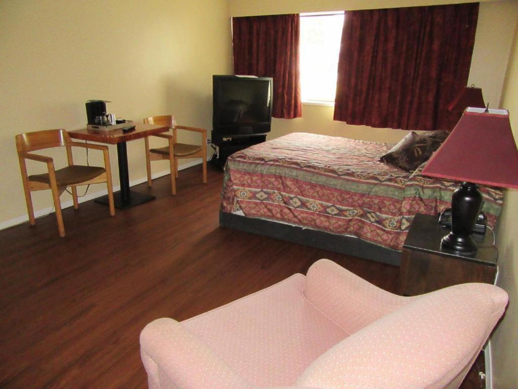 Providence Place Inn Port Hardy Eksteriør bilde