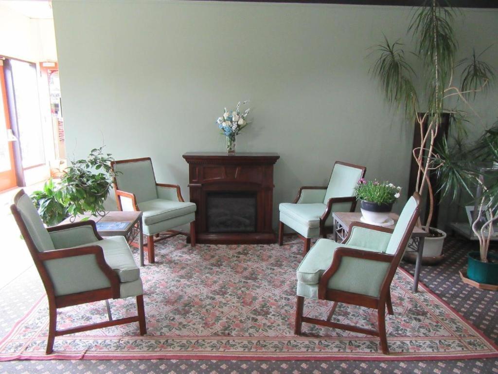 Providence Place Inn Port Hardy Eksteriør bilde