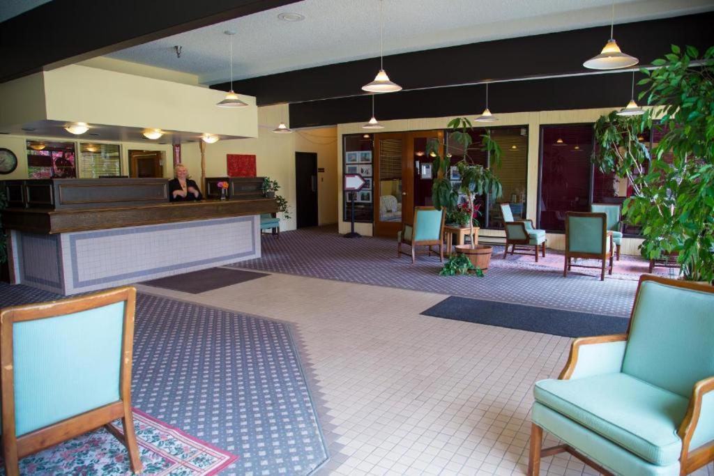 Providence Place Inn Port Hardy Eksteriør bilde