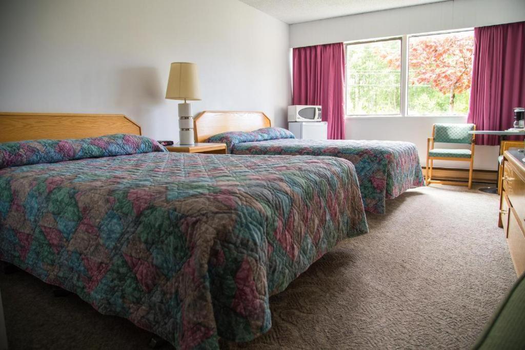 Providence Place Inn Port Hardy Eksteriør bilde