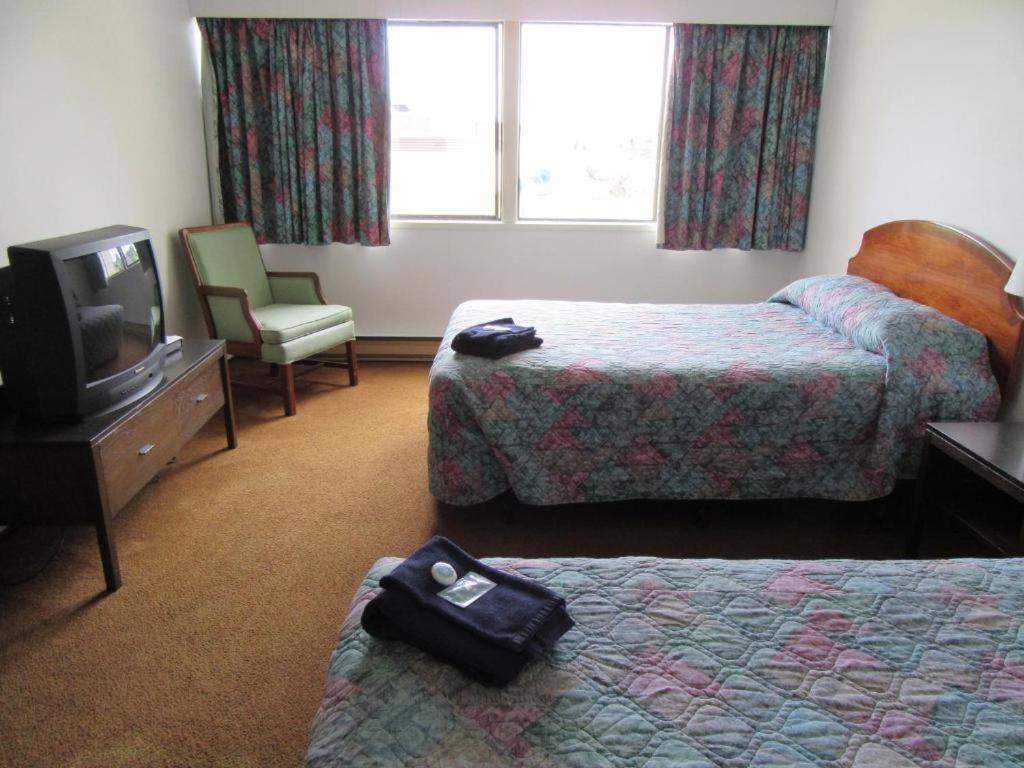Providence Place Inn Port Hardy Eksteriør bilde
