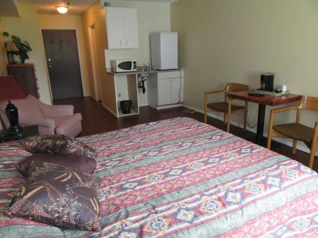 Providence Place Inn Port Hardy Eksteriør bilde